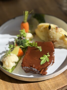 café, brasserie, restaurant, cuisine locale, brasserie, Fribourg, Schweizerhalle, traditionnel, authentique, ambiance chaleureuse