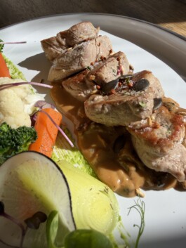 café, brasserie, restaurant, cuisine locale, brasserie, Fribourg, Schweizerhalle, traditionnel, authentique, ambiance chaleureuse