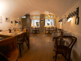 café, brasserie, restaurant, cuisine locale, brasserie, Fribourg, Schweizerhalle, traditionnel, authentique, ambiance chaleureuse