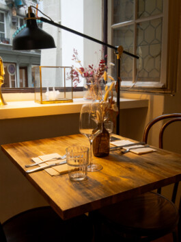 café, brasserie, restaurant, cuisine locale, brasserie, Fribourg, Schweizerhalle, traditionnel, authentique, ambiance chaleureuse