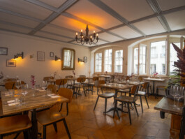 café, brasserie, restaurant, cuisine locale, brasserie, Fribourg, Schweizerhalle, traditionnel, authentique, ambiance chaleureuse