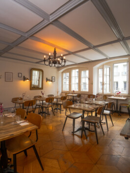 café, brasserie, restaurant, cuisine locale, brasserie, Fribourg, Schweizerhalle, traditionnel, authentique, ambiance chaleureuse