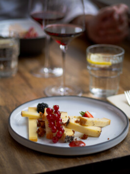 café, brasserie, restaurant, cuisine locale, brasserie, Fribourg, Schweizerhalle, traditionnel, authentique, ambiance chaleureuse